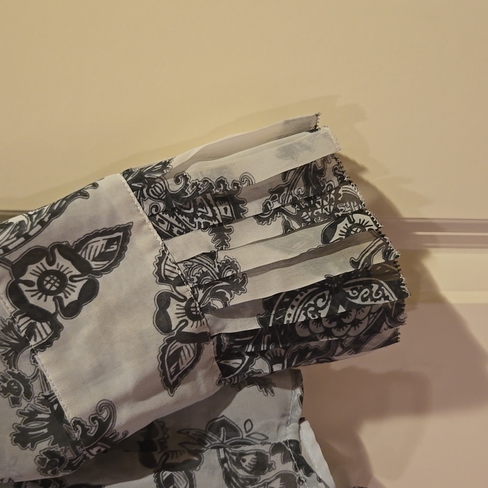 Cabi Blouse Ruffle Button Down - Picture 3 of 3
